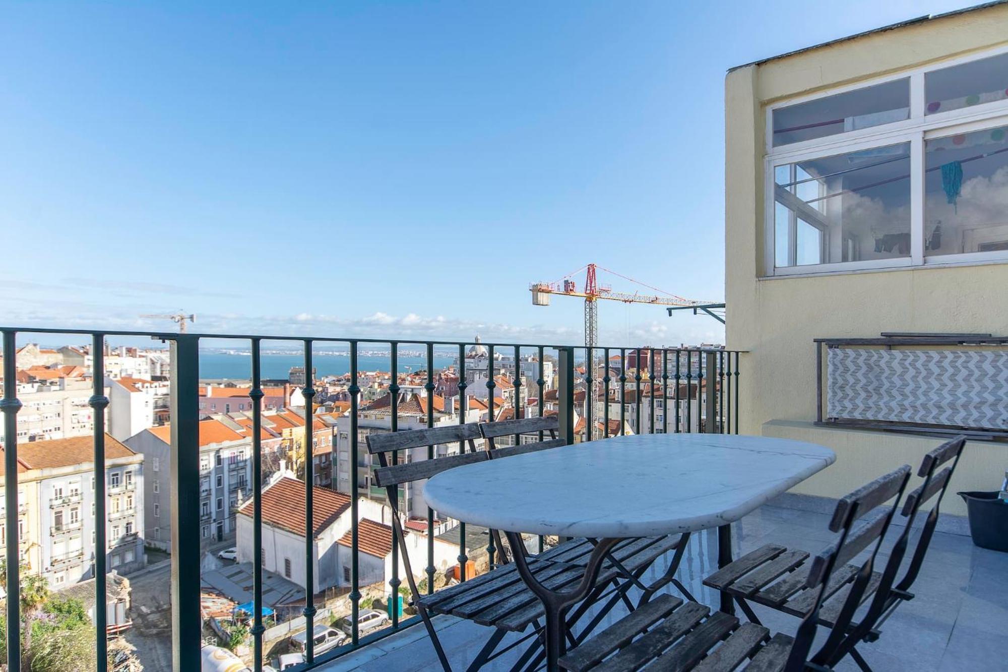 Amidst The Rooftops Of Lisbon Exterior photo
